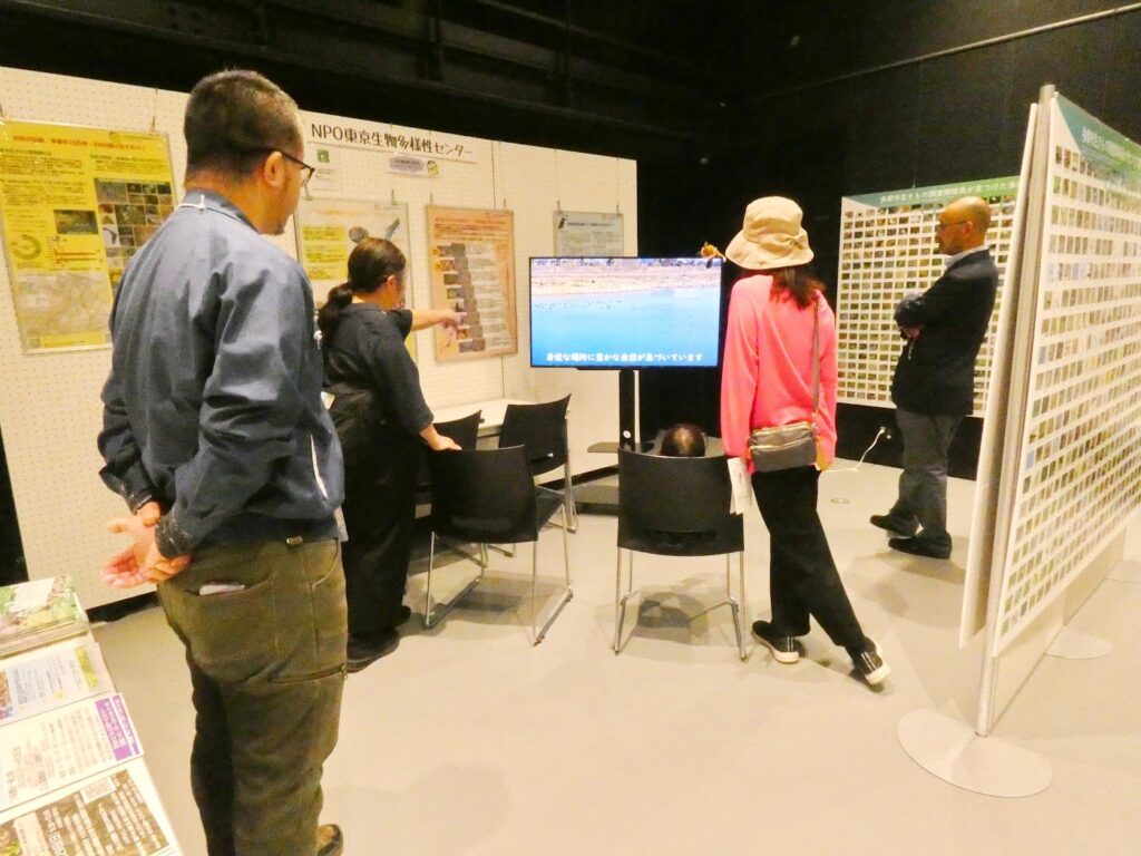 にぎわう展示ブース